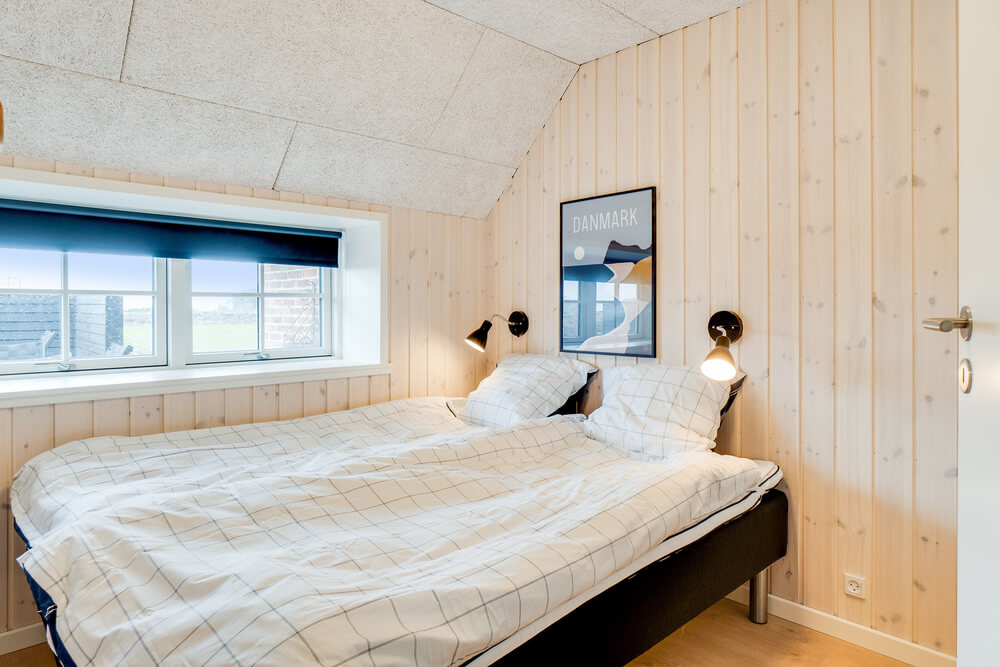 Ett av de 10 utmärkta sovrummen i lyxstuga nr 528 i Vestjylland.