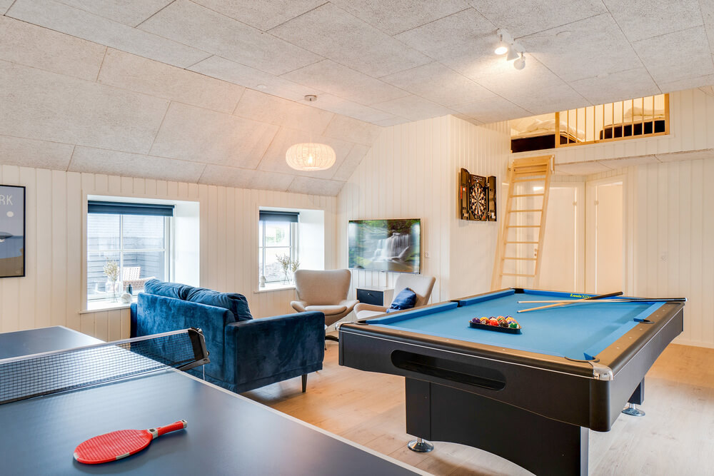 Tävla i sommarhusets aktivitetsrum när ni besöker lyxhus nr 528 i Vestjylland.
