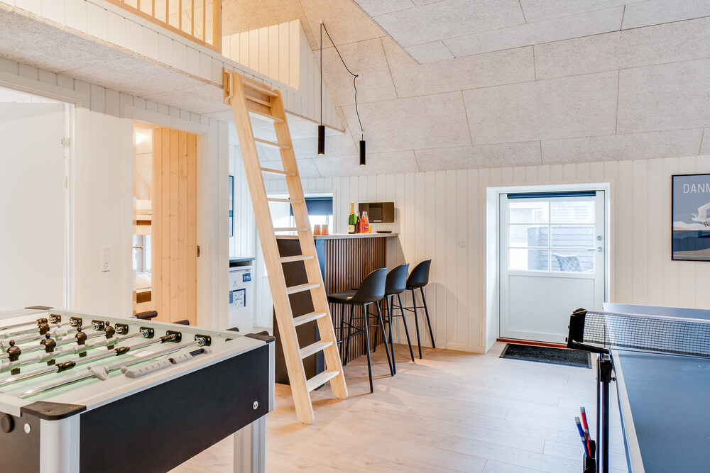 Aktivitetsrum i lyxstuga nr 528 med 10 sovrum och plats för 28 personer.