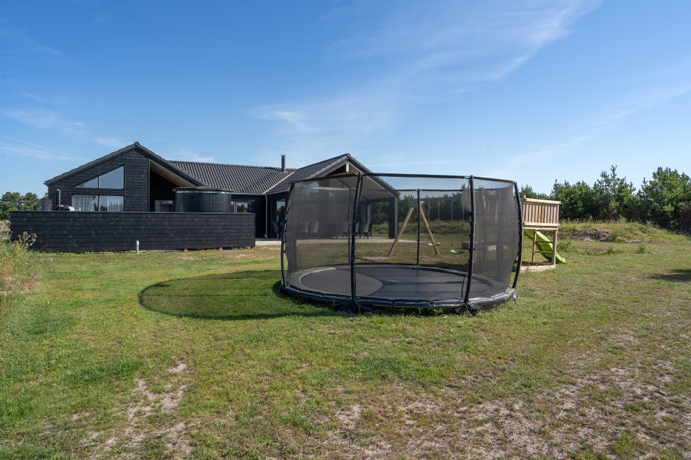 Utomhusaktiviteter kring sommarhus nr 533.