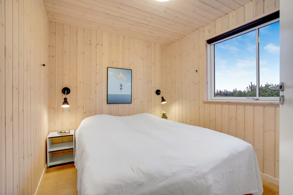 Ett av de 8 utmärkta sovrummen i lyxstuga nr 529 i Nordjylland.