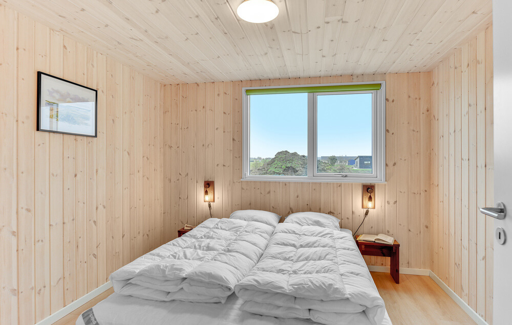 Ett av de 4 utmärkta sovrummen i lyxstuga nr 539 i Limfjorden.