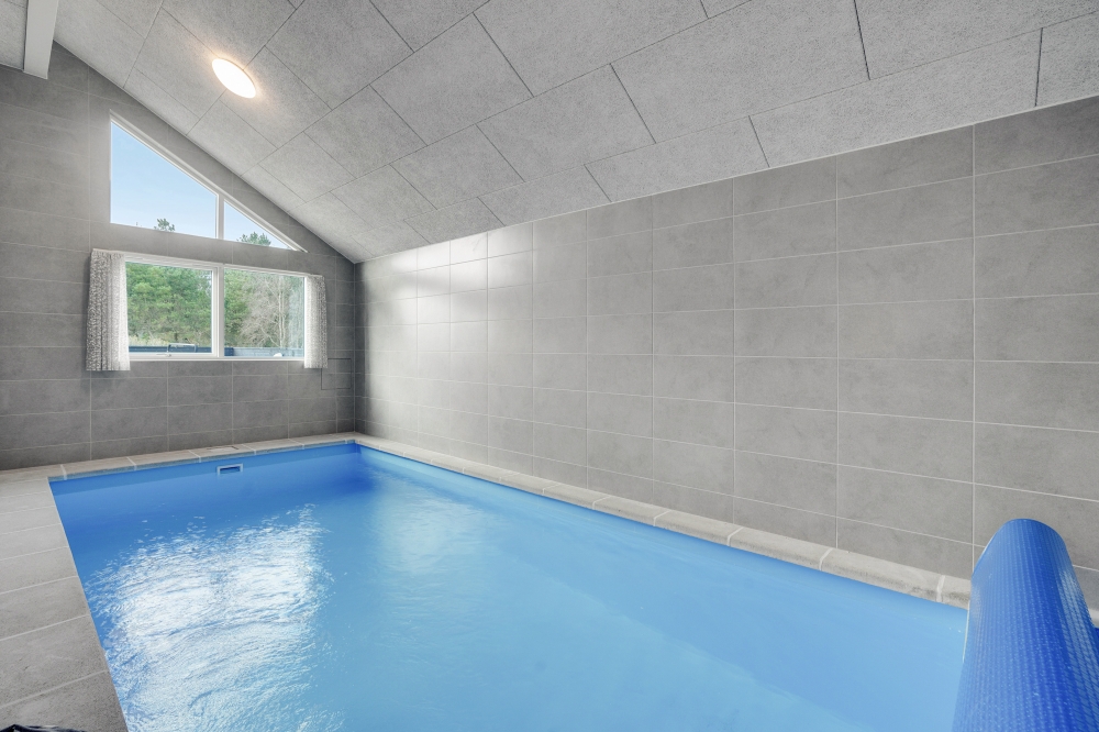 Den härliga poolen i lyxstuga nr 540 för 14 personer