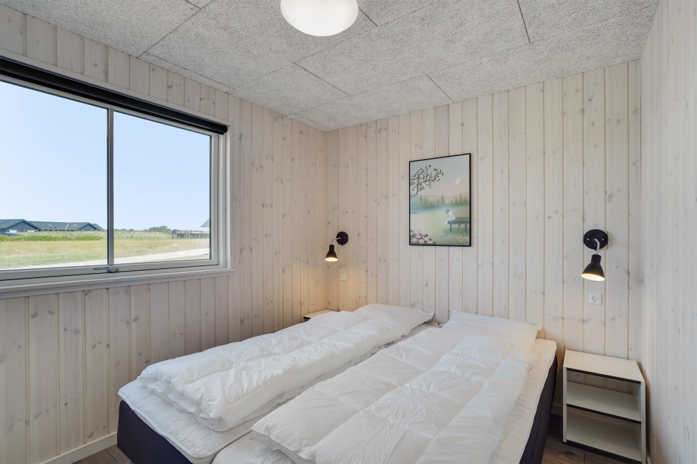 Ett av de 7 utmärkta sovrummen i lyxstuga nr 547 i Limfjorden.