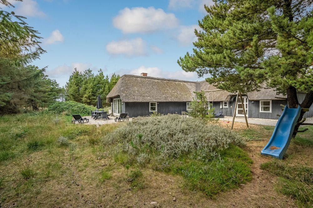 Den tjusiga sommarstugan nr 552 med gott om plats för upp till 12 personer