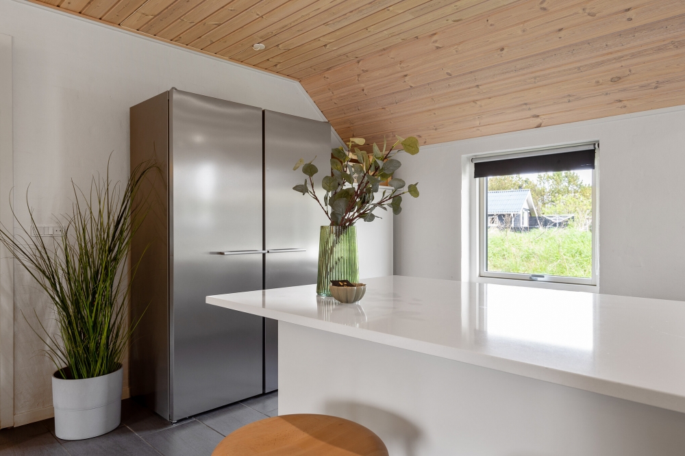 Välinrett kök i lyxstuga nr 557 i Vestjylland.