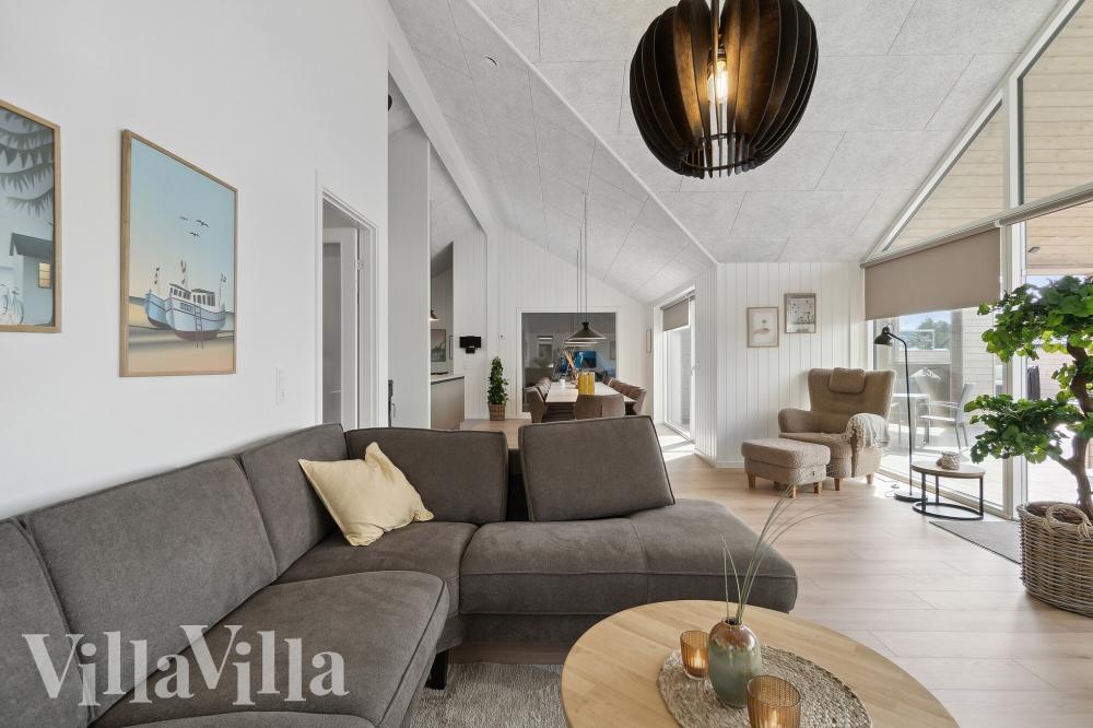 När ni besöker lyxhus nr 590 kan ni mysa tillsammans i sofforna.