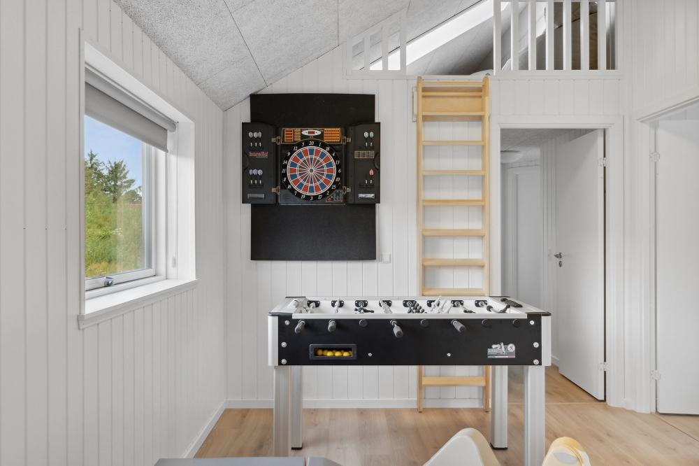 Aktivitetsrum i lyxstuga nr 590 med 7 sovrum och plats för 18 personer.