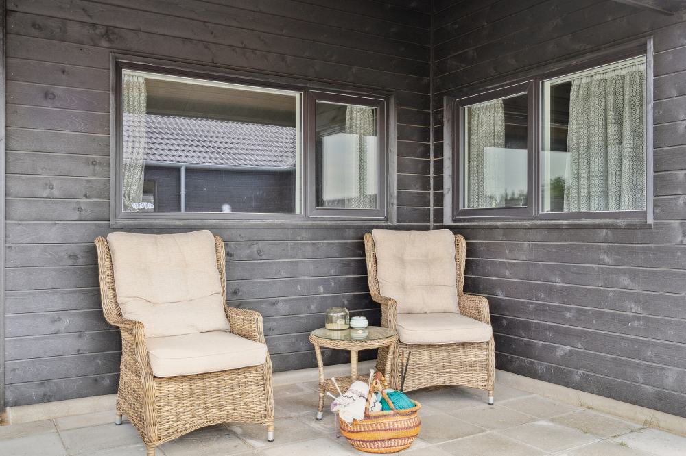 Njut av en grillkväll på terrassen i lyxstuga nr 591 i Sydjylland