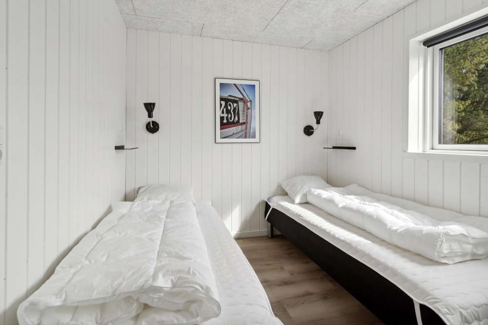 Ett av de 5 utmärkta sovrummen i lyxstuga nr 593 i Sydjylland.