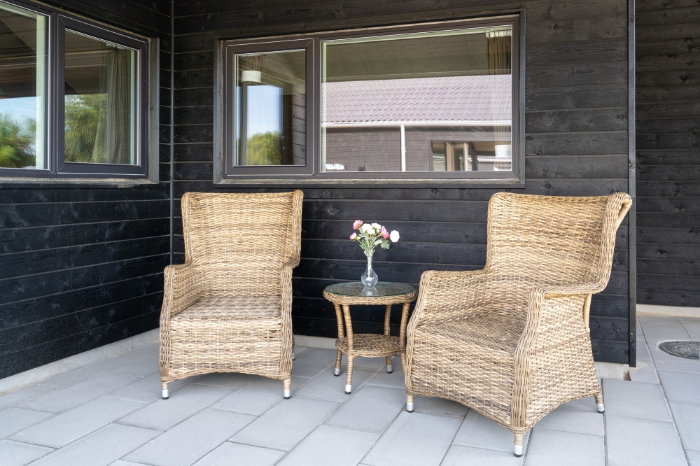 Stor terrass i lyxstuga nr 598 i Sydjylland.