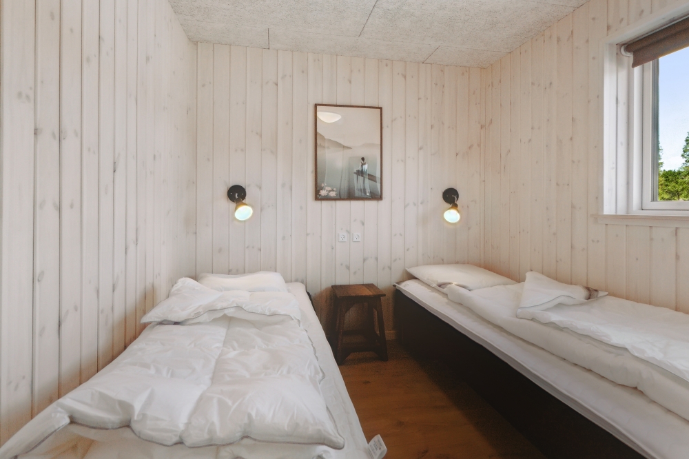 Ett av de 8 utmärkta sovrummen i lyxstuga nr 598 i Sydjylland.