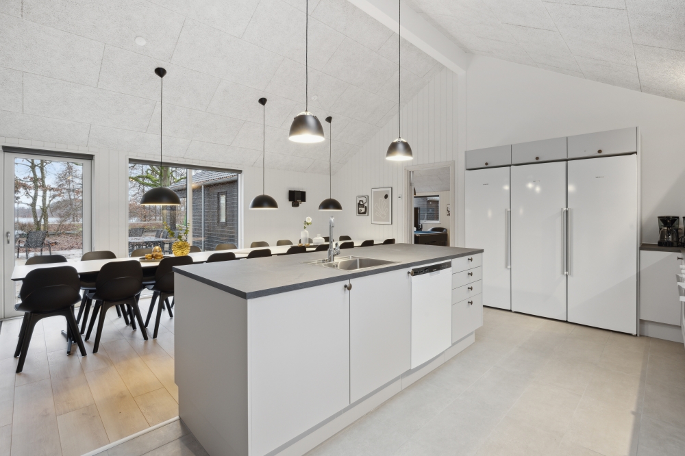 Köket i lyxstuga nr 751 är utrustat så att ni kan laga mat till 20 personer.
