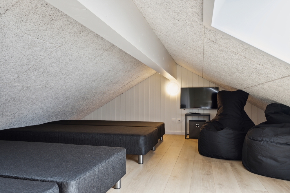 Några av de 16 sovplatserna finns på loftet i lyxstuga nr 755