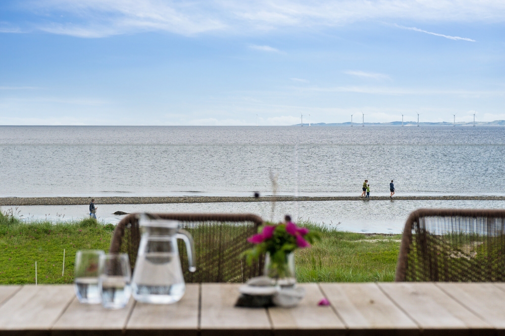 Stor terrass i lyxstuga nr 606 i Østjylland.