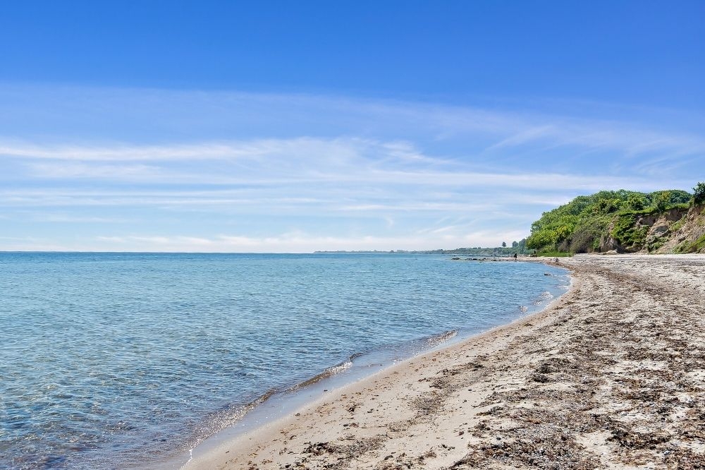 Den vackra stranden i närheten av lyxhus 611 vid Sydjylland.