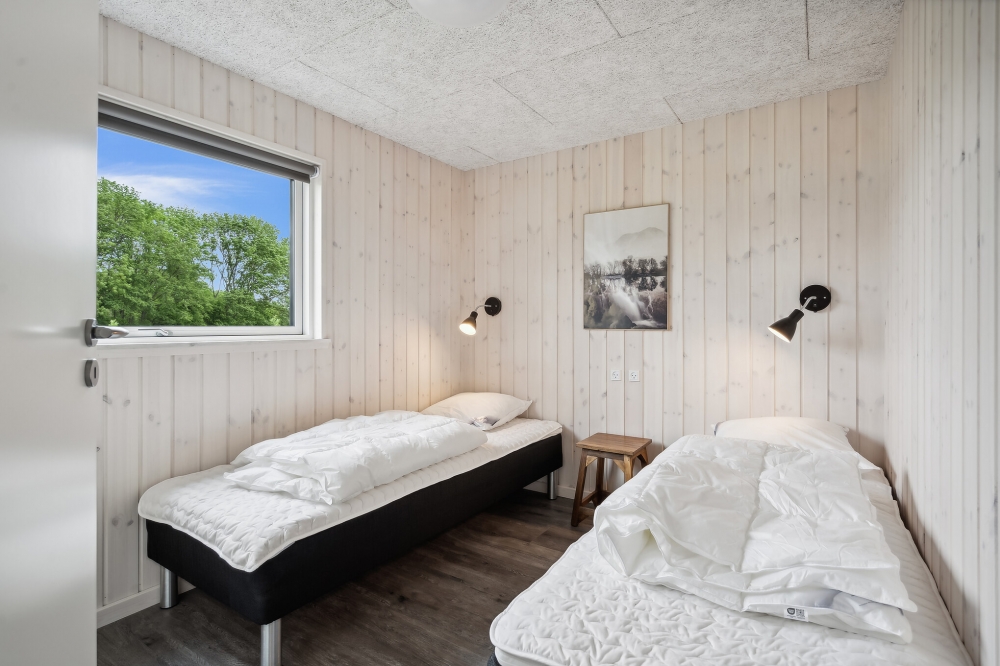 Ett av de 8 utmärkta sovrummen i lyxstuga nr 611 i Sydjylland.