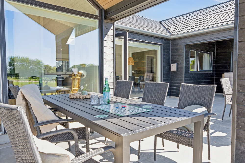 Stor terrass i lyxstuga nr 622 i Bornholm.
