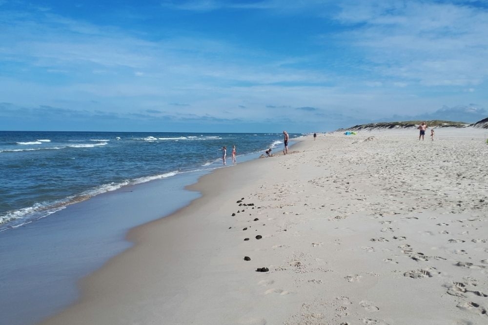 Den vackra stranden i närheten av lyxhus 623 vid Vestjylland.