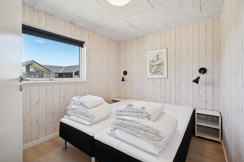 Ett av de 7 utmärkta sovrummen i lyxstuga nr 633 i Sydjylland.