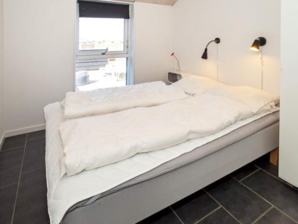 Ett av de 10 utmärkta sovrummen i lyxstuga nr 637 i Nordjylland.