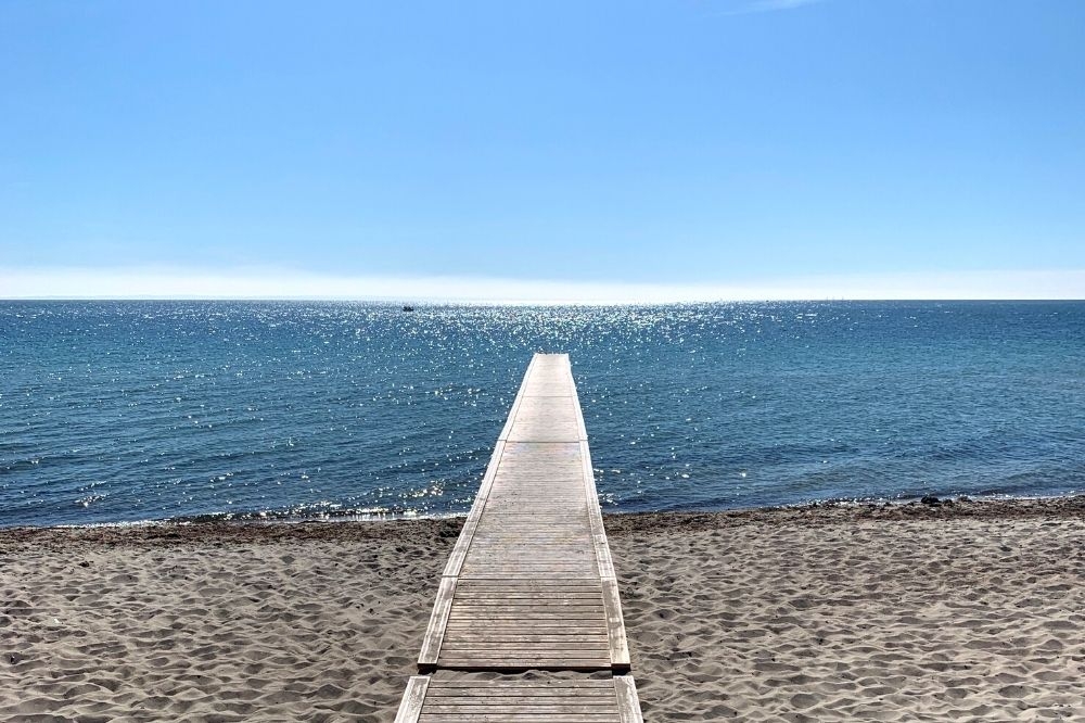 Stranden i närheten av lyxhus 657.