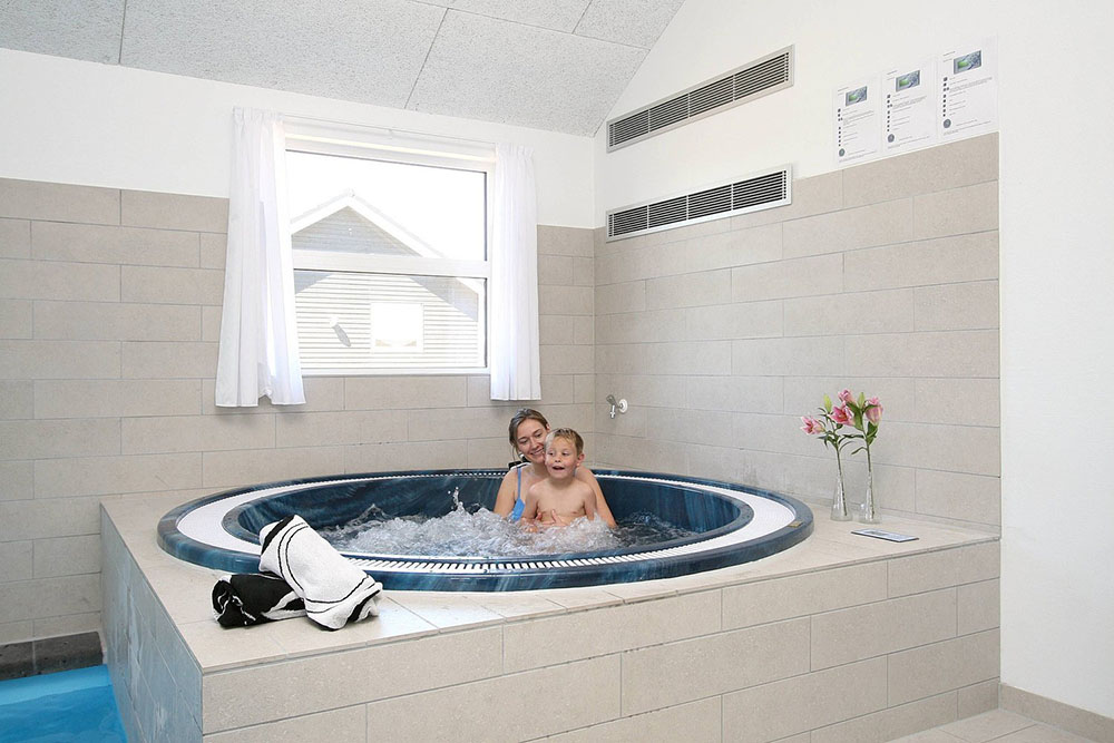 Är man mer lagd åt avslappning och wellness, är husets 4-6 personers spa och bastu det självklara valet