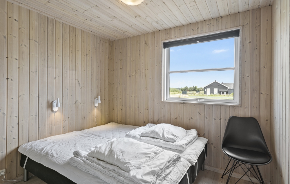 Ett av de 6 utmärkta sovrummen i lyxstuga nr 193 i Nordjylland.