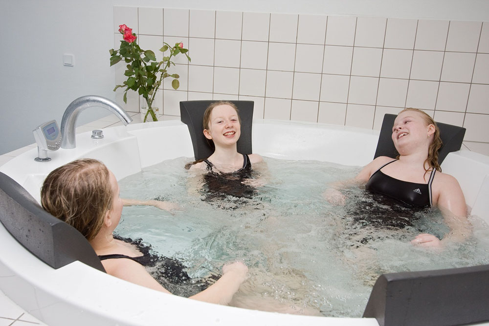 Efter en händelserik dag är det skönt med avkoppling i husets egna spa bad