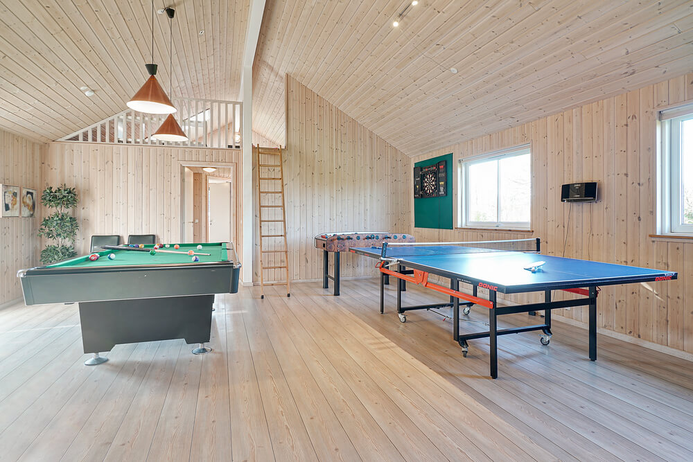 Tävla i sommarhusets aktivitetsrum när ni besöker lyxhus nr 237 i Sydjylland.