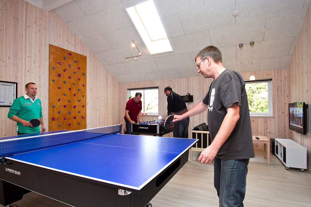 I det här huset har man aldrig tråkigt. Utöver badlandet kan man spela alla möjliga sorters inomhusspel, som biljard/bordtennis, fotballspel eller dart