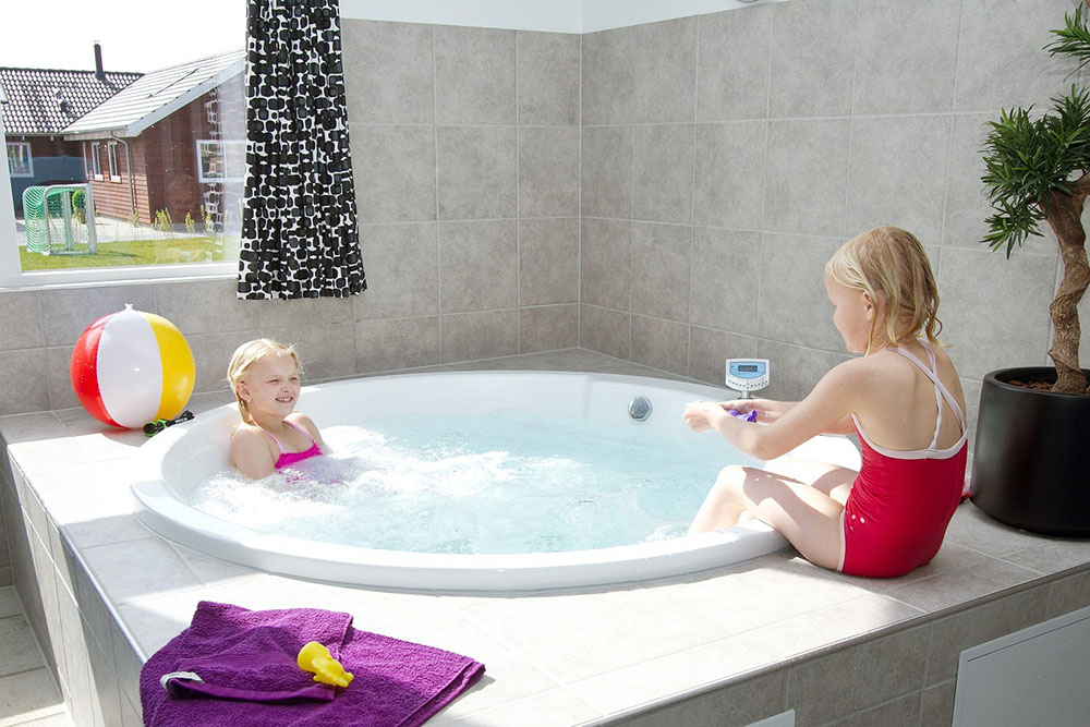 Efter en händelserik dag är det skönt med avkoppling i husets egna spa bad