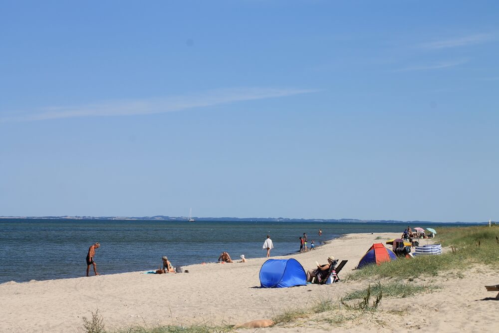 Stranden i närheten av lyxhus 280.
