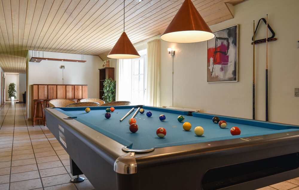 Det kan tävlas i både biljard, bordtennis, airhockey, dart, fotbollsspel och Playstation 2