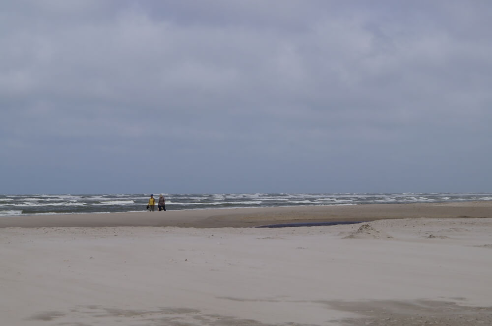 Den vackra stranden i närheten av lyxhus 283 vid Vestjylland.