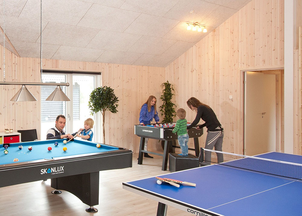 Det kan tävlas om äran eller kanske disken i dart, bordtennis, biljard, fotbollsspel eller Playstation 3