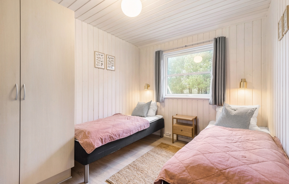 Ett av de 9 utmärkta sovrummen i lyxstuga nr 167 i Vestjylland.