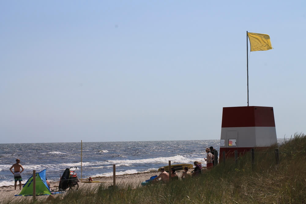 Stranden i närheten av lyxhus 207.