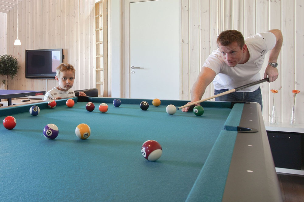 I detta välutrustade poolhus med bl.a. biljard, bordtennis, fotbollsspel och dart har man lika roligt året runt