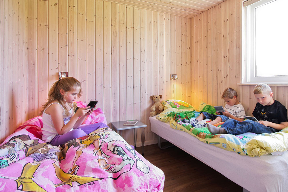 Alla sovrum i huset är inrättade med sköna boxmadrasser och inbyggda garderober