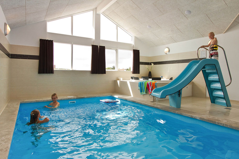 I husets egna pool kan det badas i timvis för att därefter koppla av i husets bastu eller spa bad
