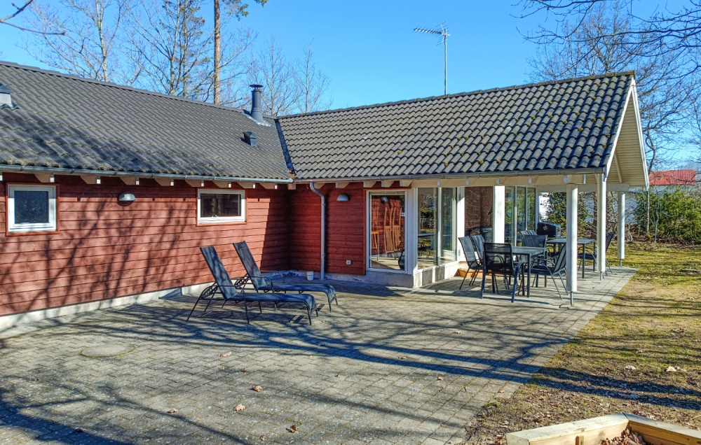 Den tjusiga sommarstugan nr 244 med gott om plats för upp till 14 personer