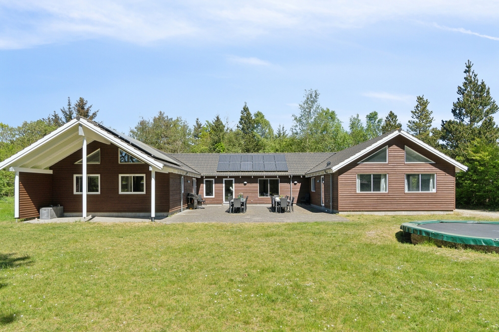 Den tjusiga sommarstugan nr 261 med gott om plats för upp till 24 personer