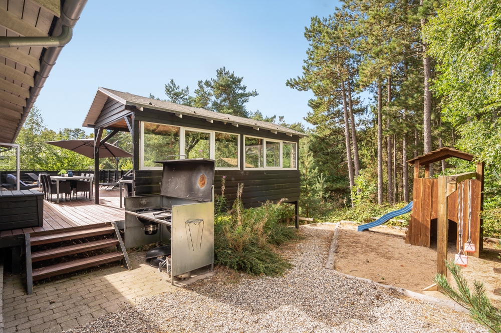 Utomhusaktiviteter kring sommarhus nr 247.