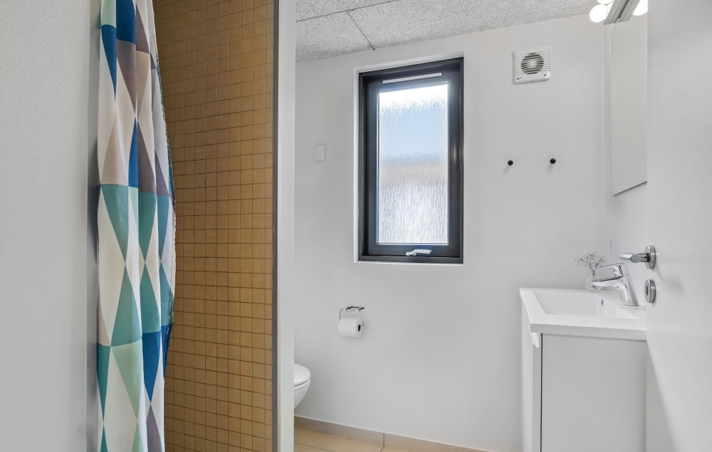 Ett duschrum finns i lyxstuga nr 276 för 18 personer.